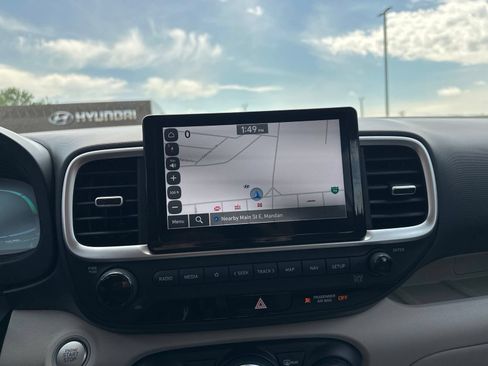 Used 2025 Hyundai Venue Limited FWD image 52