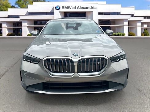New 2026 BMW i5 eDrive40 w/ Premium Package AWD/4WD image 2