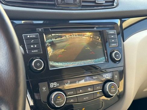 Used 2021 Nissan Rogue Sport SV image 19