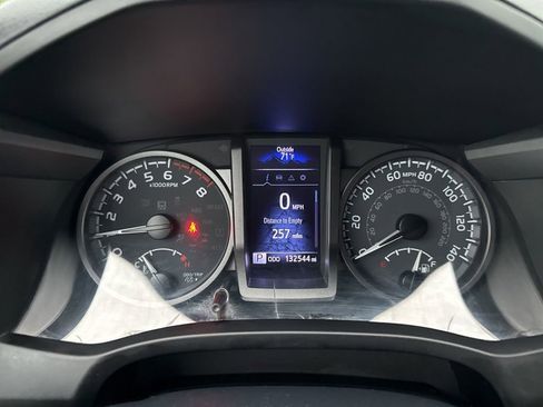 Used 2020 Toyota Tacoma TRD Off-Road AWD/4WD image 10