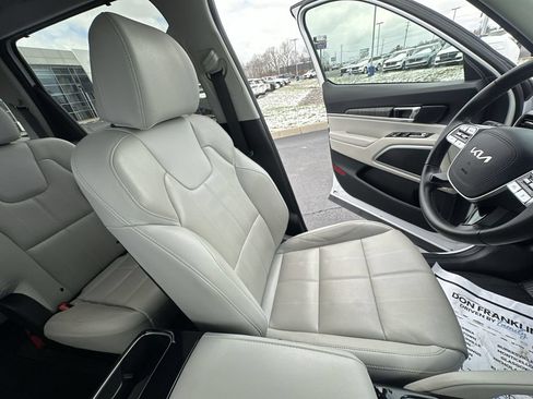 Used 2024 Kia Telluride EX w/ EX Captain's Chair Package FWD image 15