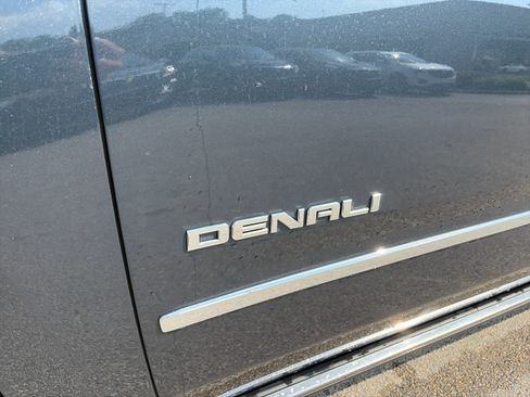 Used 2020 GMC Yukon XL Denali w/ Denali Premium Package AWD/4WD image 8