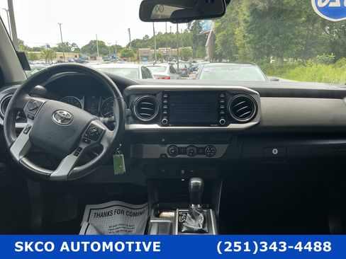 Used 2020 Toyota Tacoma SR5 RWD image 15