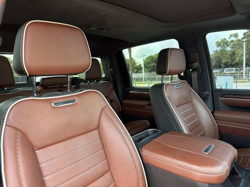 Used 2025 GMC Sierra 2500 Denali Ultimate w/ Max Trailering Package AWD/4WD image 19