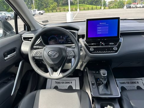 Used 2026 Toyota Corolla Cross XLE w/ Convenience Package AWD/4WD image 18