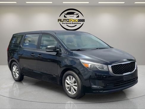 Used 2018 Kia Sedona L FWD image 1