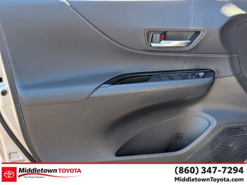 Used 2024 Toyota Venza LE AWD/4WD image 10