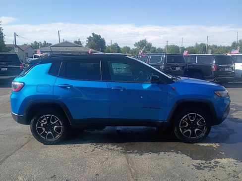 Used 2025 Jeep Compass Trailhawk AWD/4WD image 5