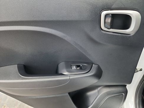 Used 2024 Hyundai Venue SEL FWD image 36