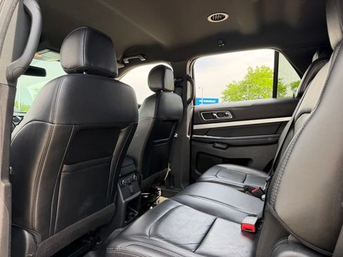 Used 2017 Ford Explorer XLT w/ Equipment Group 202A AWD/4WD image 34
