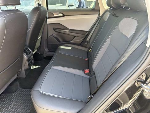 Used 2023 Volkswagen Taos SE FWD image 10