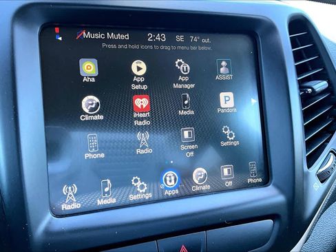 Used 2016 Jeep Cherokee Latitude FWD image 34
