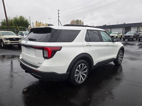 New 2026 Ford Explorer ST-Line image 5