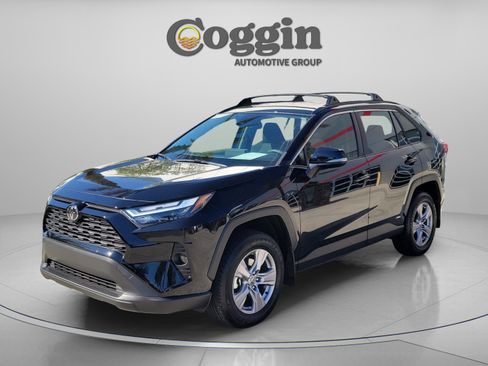 Certified 2025 Toyota RAV4 XLE AWD/4WD image 1