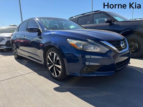 Used 2018 Nissan Altima 2.5 SR w/ Interior Lighting Package image 5
