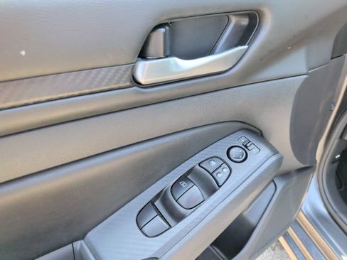 Used 2024 Nissan Altima 2.5 SV FWD image 10