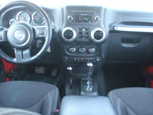 Used 2015 Jeep Wrangler Unlimited Sahara AWD/4WD image 13