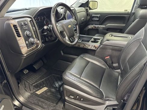 Used 2017 Chevrolet Silverado 1500 LTZ Z71 w/ Realtree Edition image 12