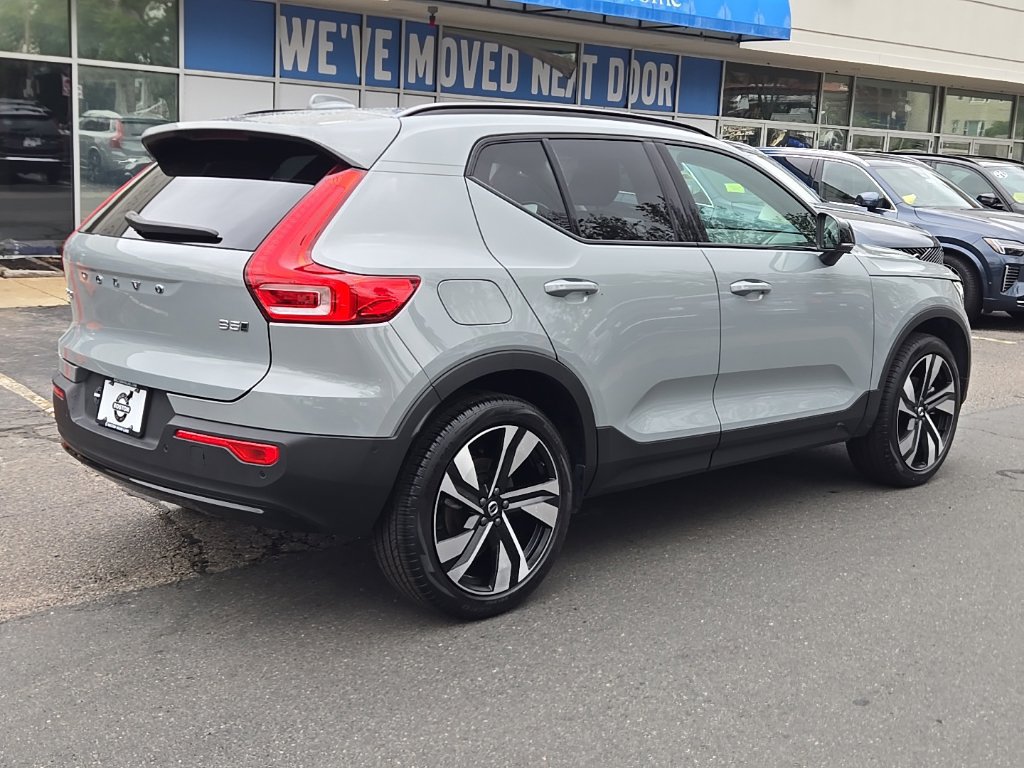 Certified 2025 Volvo XC40 B5 Ultra AWD/4WD image 7