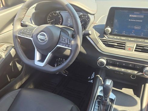 Used 2022 Nissan Altima 2.5 SR w/ Midnight Edition Package FWD image 6
