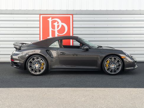 Used 2015 Porsche 911 Turbo S w/ High-end Infotainment Package AWD/4WD image 43