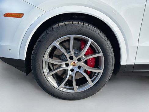 Used 2024 Porsche Cayenne S AWD/4WD image 41