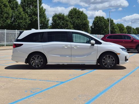 Used 2025 Honda Odyssey Touring image 5