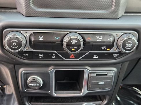 Used 2022 Jeep Wrangler Sport AWD/4WD image 17
