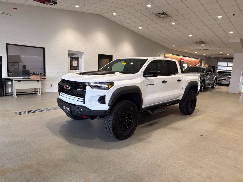 Used 2024 Chevrolet Colorado ZR2 w/ ZR2 Bison Edition AWD/4WD image 3