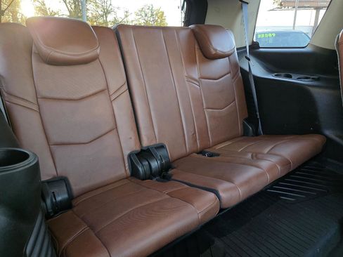 Used 2019 Cadillac Escalade Premium Luxury image 38