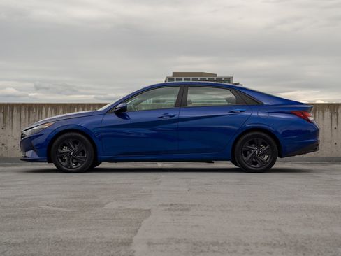 Used 2022 Hyundai Elantra SEL w/ Cargo Package FWD image 3