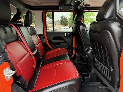 Used 2023 Jeep Wrangler Unlimited Rubicon 4xe AWD/4WD image 15