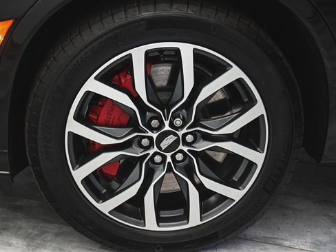 Used 2024 Cadillac XT6 Sport image 7