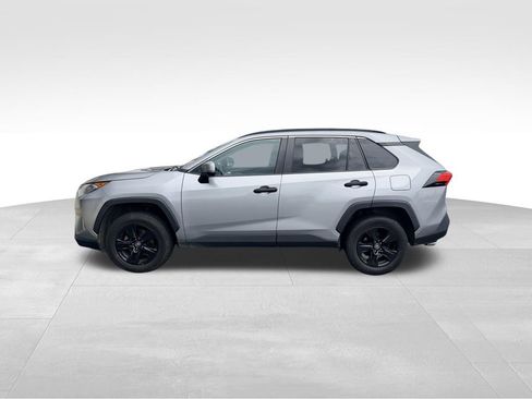 Used 2020 Toyota RAV4 XLE w/ Convenience Package FWD image 3