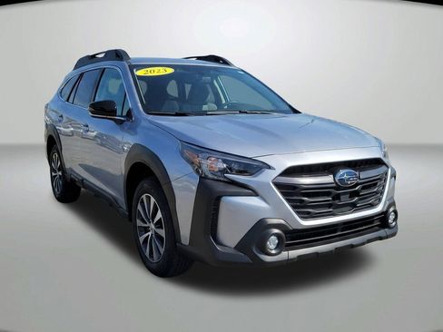 Used 2023 Subaru Outback Premium AWD/4WD image 4