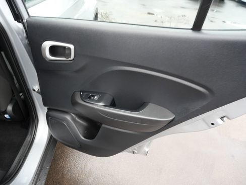 Used 2020 Hyundai Venue SE image 25