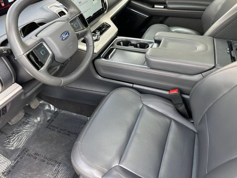 Used 2025 Ford Expedition Active AWD/4WD image 10
