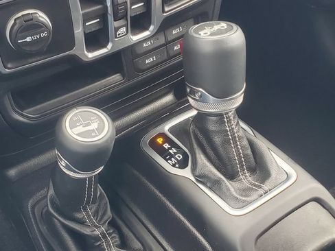 Used 2018 Jeep Wrangler Unlimited Sahara AWD/4WD image 26