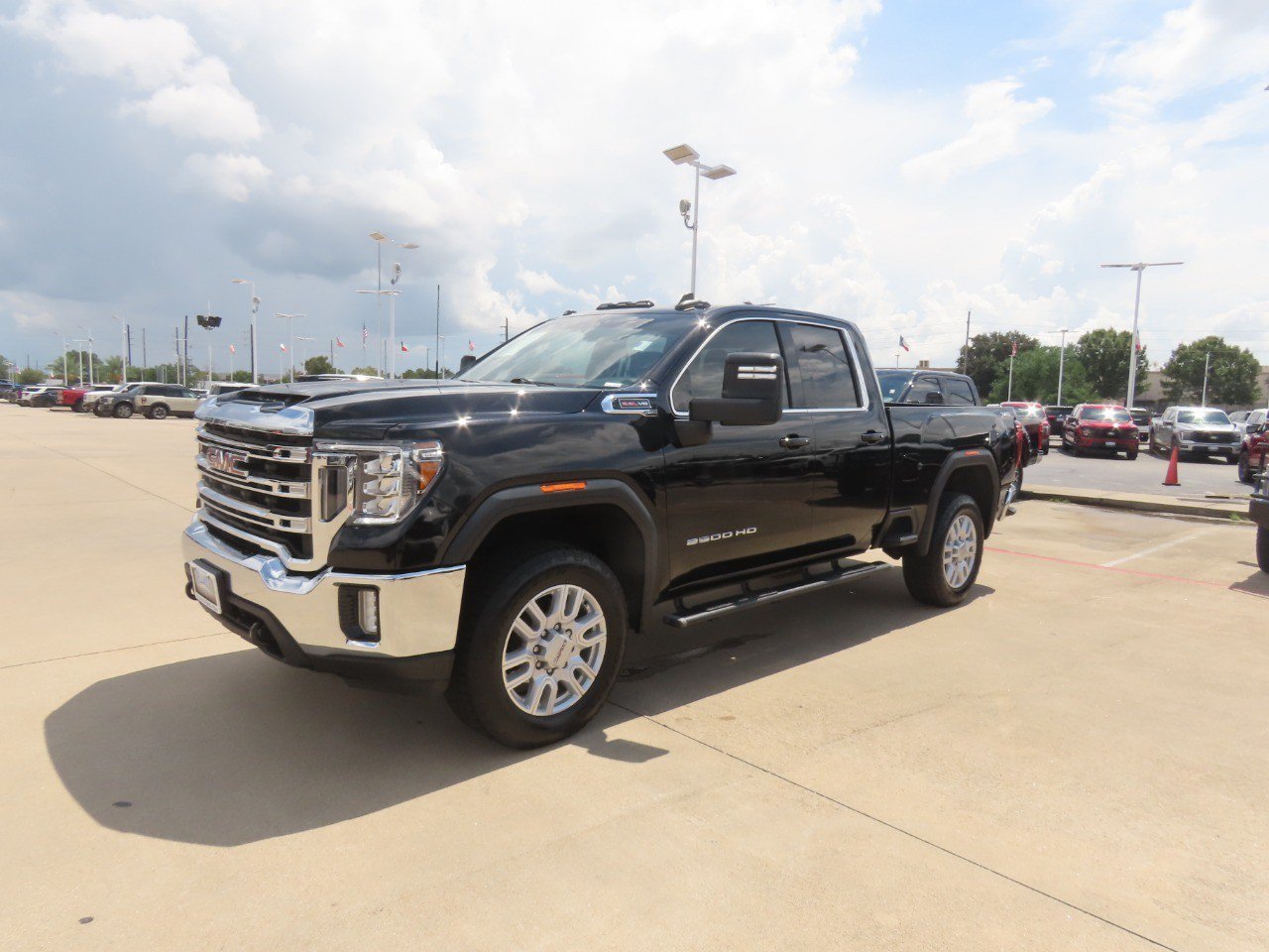 Used 2022 GMC Sierra 2500 SLE w/ SLE Value Package; AWD/4WD image 2