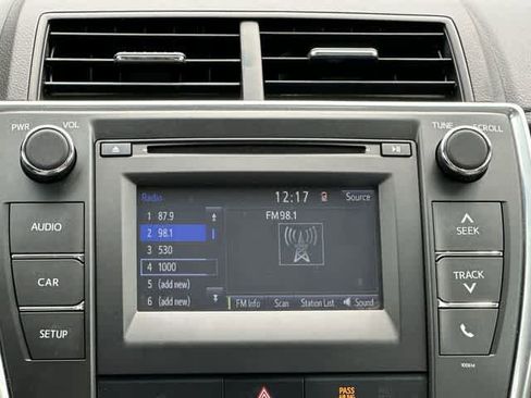 Used 2017 Toyota Camry LE FWD image 10