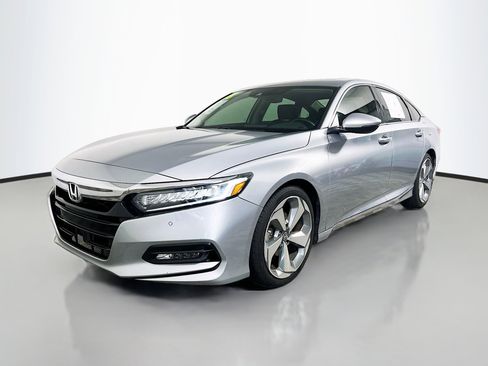 Used 2018 Honda Accord Touring image 10