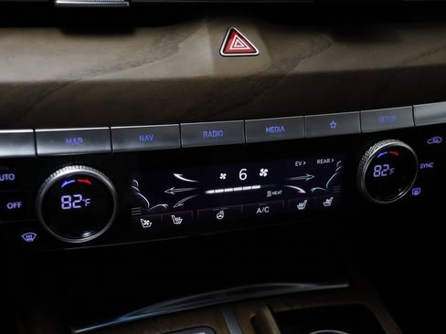 Used 2024 Genesis G80 image 12