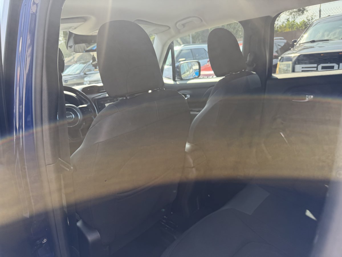 Used 2017 Jeep Renegade Altitude FWD image 19