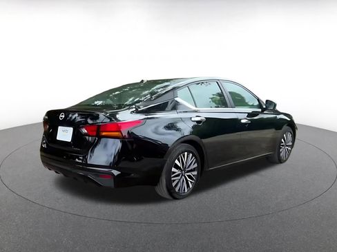 Used 2025 Nissan Altima 2.5 SV FWD image 15