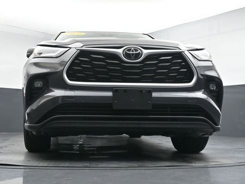 Used 2021 Toyota Highlander XLE AWD/4WD image 36