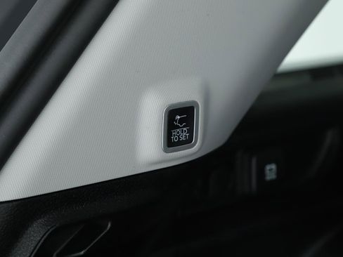 Used 2023 Jeep Grand Cherokee Limited image 17