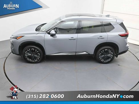 Used 2024 Nissan Rogue Platinum w/ Platinum Premium Package AWD/4WD image 30
