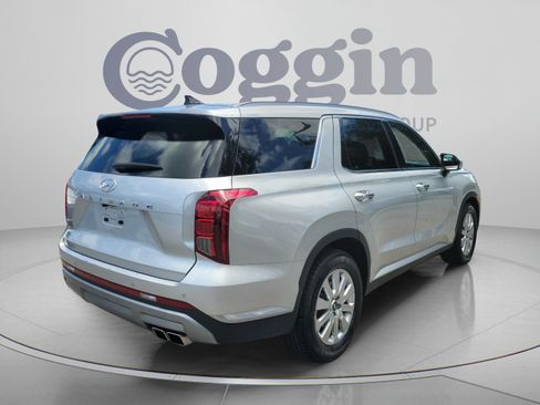 Used 2024 Hyundai Palisade SEL FWD image 3