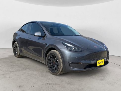 Used 2023 Tesla Model Y Long Range AWD/4WD image 5