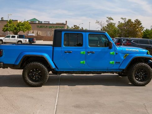 Used 2022 Jeep Gladiator Sport AWD/4WD image 4